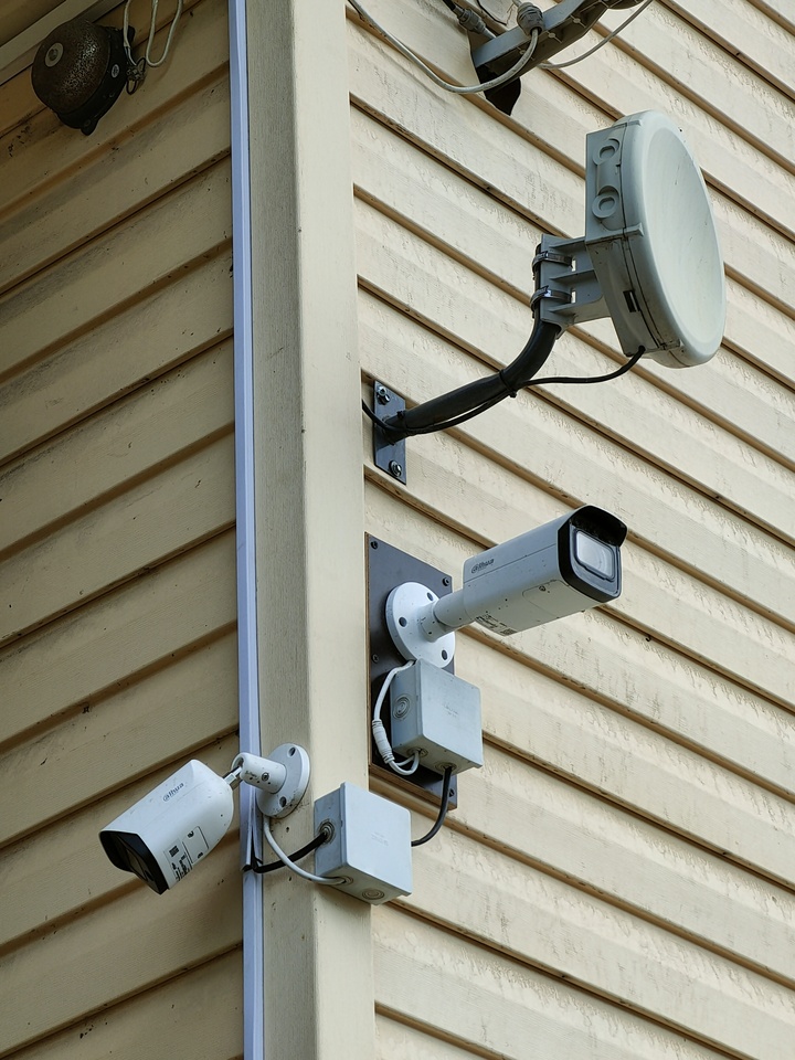 Видеокамеры белые