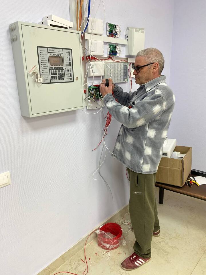 NESK - офисная рабочая зона с освещением и розеточной сетью